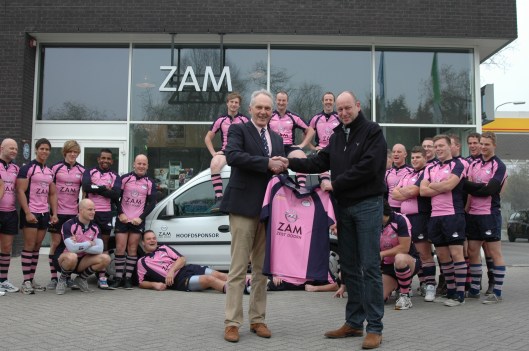 Bart_en_mark_overhandiging_shi